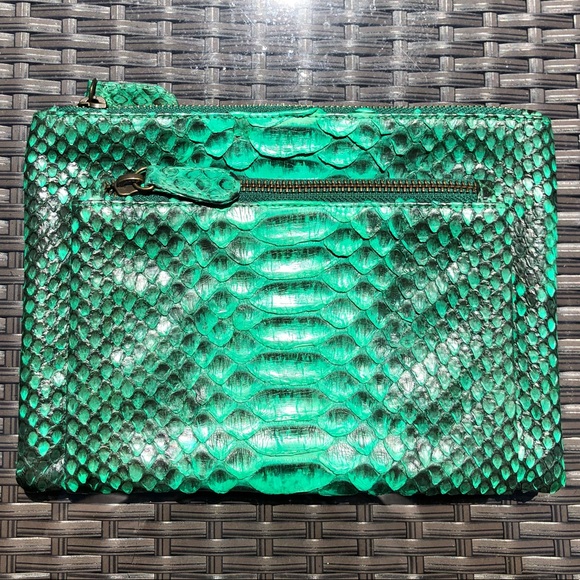 🐍 Emerald Green Python Clutch with Zippers - Picture 1 of 3